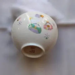 花模様の陶器湯飲み