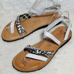 【未使用級】EDER SHOES レザーサンダル 37 白銀 イタリア製のサムネイル