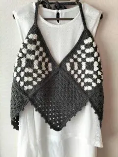 グレーとホワイトのクロシェビスチェ