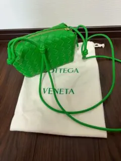 マ*ン様 BOTTEGA VENETA ボッテガヴェネタ ミニ ループ カメラバのサムネイル