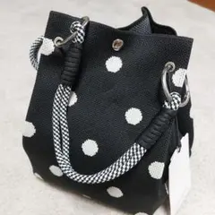水玉模様のニットハンドバッグ