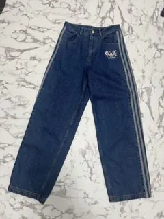 adidas デニムパンツ 刺繍ロゴ