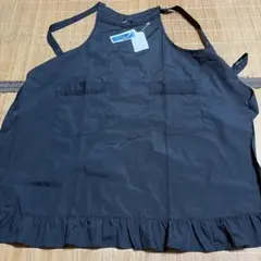 黒フリル付きエプロン