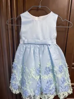 水色 花柄刺繍 リボン付きドレス