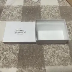 viviennewestwood プレゼント箱