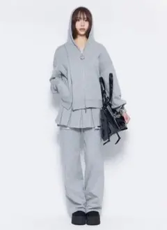 THEREDTHREAD♡emblem cropped hoodie♡gray - メルカリ