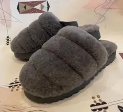 USED 美品　UGG スーパーフラッフスリッパ　サンダル24cm グレー 2025年最新】UGGフラッフサンダルの人気アイテム - メルカリ