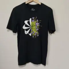 NIKE Tシャツ ブラック 花柄グラフィック