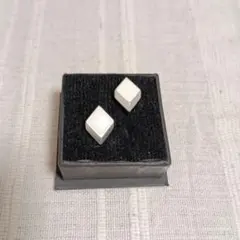 シルバー ダイヤモンド型 ピアス ホワイト