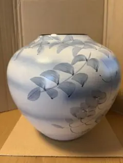 青と白の壺　九谷焼
