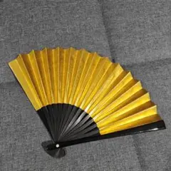 金色と黒色の扇子