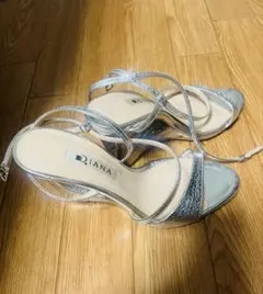 DIANA シルバー ストラップハイヒール