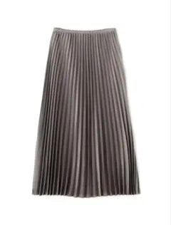 サテンプリーツスカート