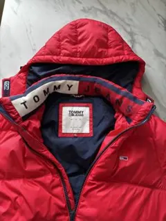 TOMMY JEANS フード付きレッドダウンジャケットのサムネイル