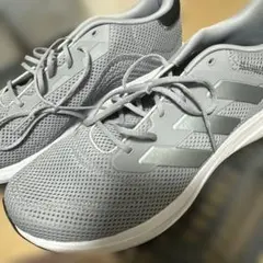 adidas グレー スニーカー