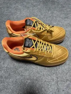 Nike Air Force 1 Goldのサムネイル