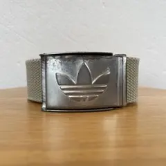 adidas トレフォイルロゴ ガチャベルト ベージュのサムネイル
