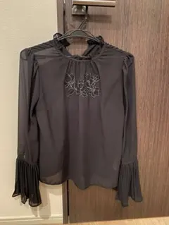 エイミーイストワール。ブラウス