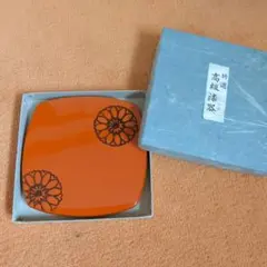 タイムセール！ オレンジ色の花模様漆器皿（箱付き）
