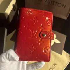 【訳あり】LOUIS VUITTON 手帳 ケースヴェルニ　モノグラム　赤 訳あり】LOUIS VUITTON 手帳 ケースヴェルニ モノグラム 赤 楽天