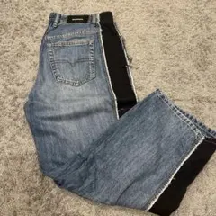 DIESEL デニム ブラック生地 ストレートデニム