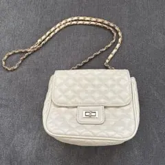 ホワイト キルティング ショルダーバッグ