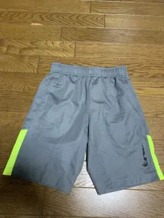 NIKE ハーフパンツ　130