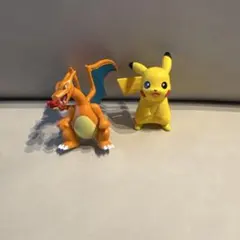 ピカチュウとリザードン フィギュアセット - メルカリ