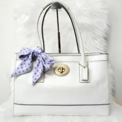 極美品✨コーチ ハンドバッグ ラージマデリン 白 スカーフ ターンロック