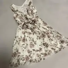 レストローズ　白地花柄ワンピース