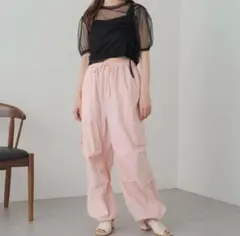 ライトピンク カーゴパンツ ワイドシルエットのサムネイル