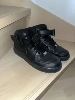 NIKE Air Force 1 Mid ブラック スニーカー　エアフのサムネイル