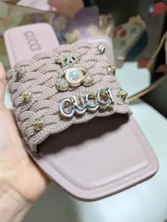 GUCCI ベアモチーフ ラバーサンダル ピンク