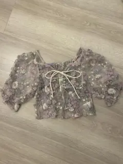 NICE CLAUP ナイスクラップ フラワー刺繍 半袖ブラウスのサムネイル