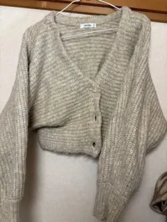 美品NICE CLAUP クロップドニットカーディガン　ショート