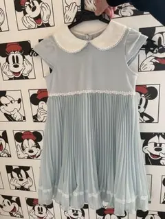 水色プリーツワンピースとジャケット