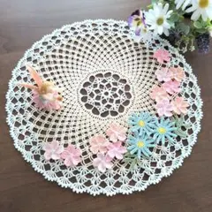 ❀*.゜桜とブルーデイジーのレース編みドイリー❀*.゜