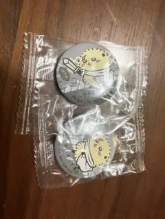 ちいかわ　くら寿司　ラッコ　缶バッチ