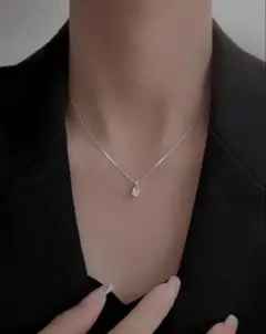 シルバー ドロップ型 ネックレス クリスタル付き