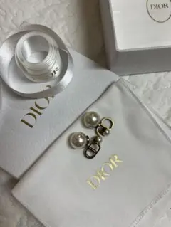 DIOR トライバル ピアス パール ゴールドのサムネイル