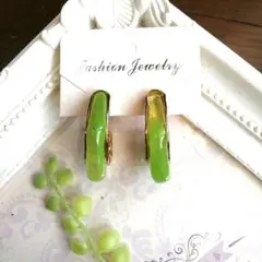 緑色 フープチタンピアス