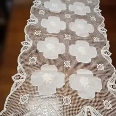 レース編みテーブルセンター 花柄刺繍