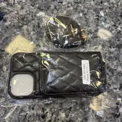 キルティングデザイン 手帳型ケース 小銭　カード　ストラップ付き　ブラック