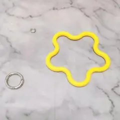 スマホストラップ 手首 シリコン ハンドストラップ 落下防止 イエロー 花型