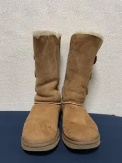 UGG ボタン付き　ロングムートンブーツ　23cm