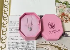 新品スワロフスキーAriana Grande x Swarovski ペンダント
