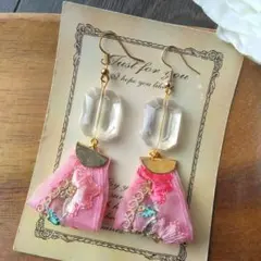 ヴィンテージ　刺繍リボン　クリアビーズ　イヤリング　ピアス　個性的　ピンク