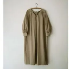 HUG O WäR CLOTH & CROSS レースアップワンピース ベージュのサムネイル