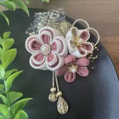 つまみ細工 髪飾り 成人式 卒業式 くすみピンク系 両開き対応クリップ仕上げ