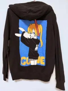 ★CUNE パーカー 黒　持ち上げる　女の子　S★